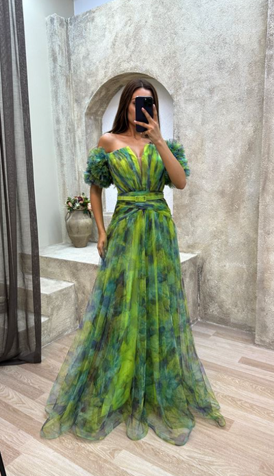 Adele - Tulle avondjurk met V-hals en doorschijnende details