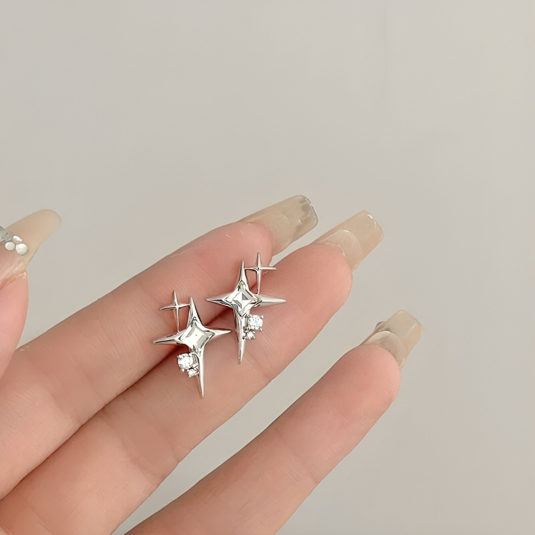 Astrielle - Star-shaped zirconia earrings with cross detail