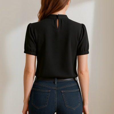 Emily | Schwarze Plisseebluse mit geschlitzten Ärmeln