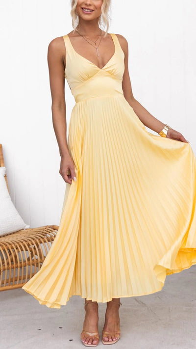 Alynne | Gelbes plissiertes Maxikleid mit V-Ausschnitt