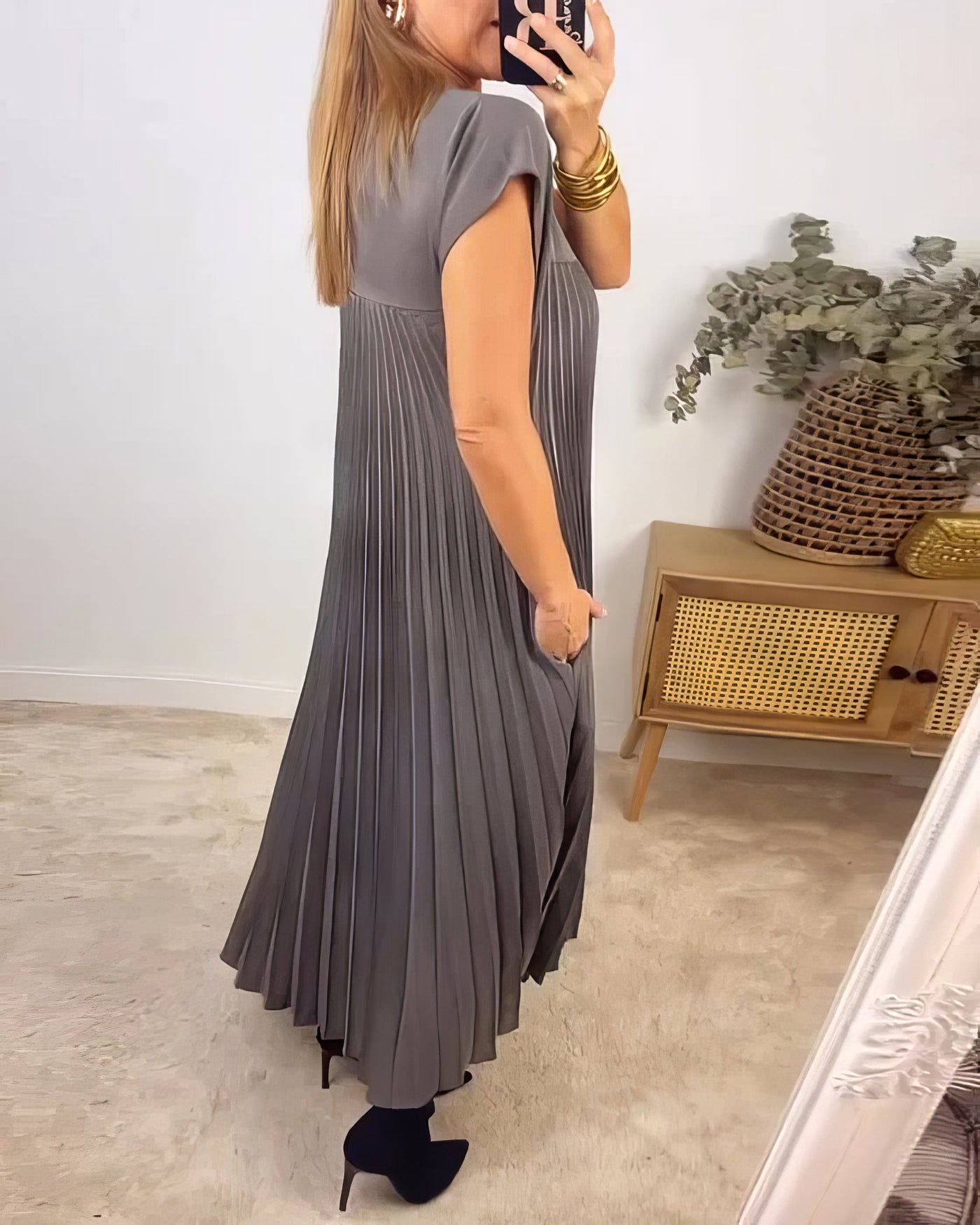 ELEONORA | Pleated Sleeveless Dress, Elegant and Timeless